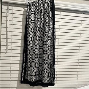 Source Unknown Elegant Black and White Lace Scarf